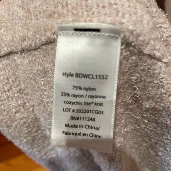 Barefoot Dreams  CozyChic Lite Cable Shrug Sweater in  Faded Rose/Pearl Sz M - Picture 7 of 9